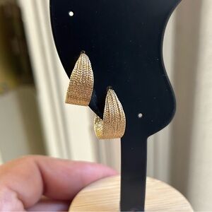 BRANDNEW 18 KARAT JAPAN GOLD EARRINGS